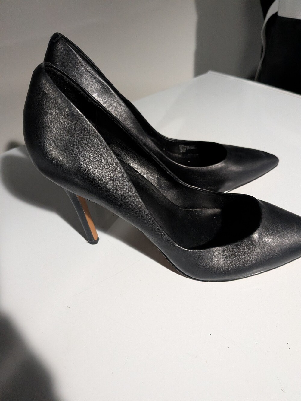 Charles by Charles David Black Pointed Toe Classic Pumps - Picture 4 of 7
